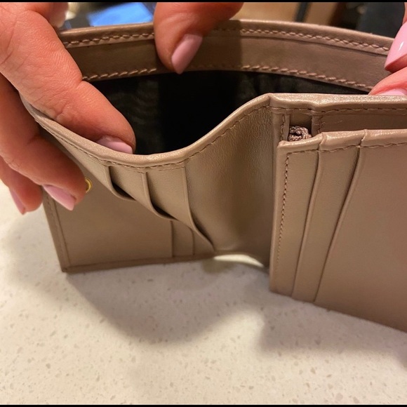 SOLD!!! GG Marmont Quilted Leather Flap Card Case - Picture 4 of 6